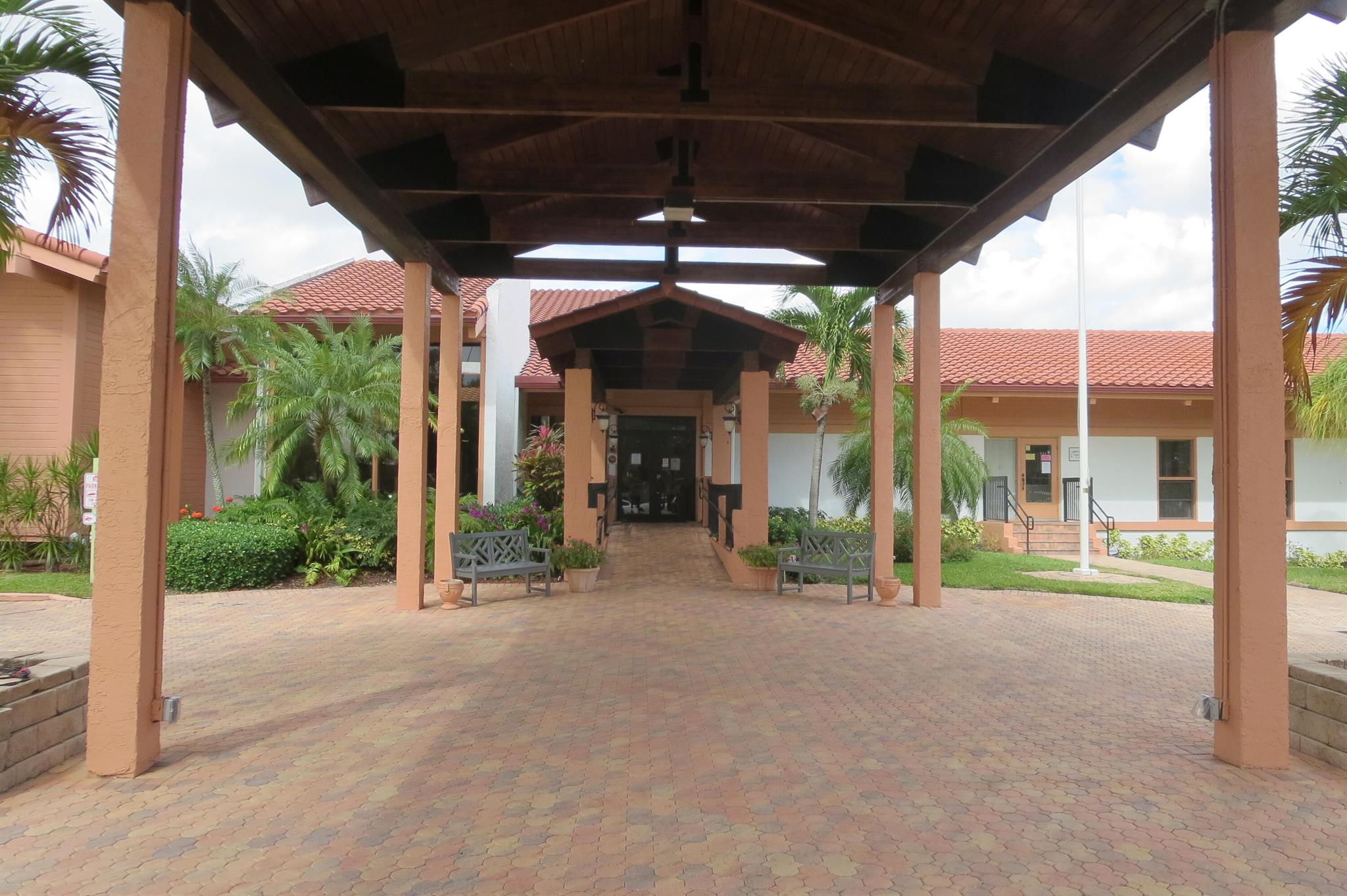 PALM GREENS AT VILLA DEL RAY CONDO I - Residential