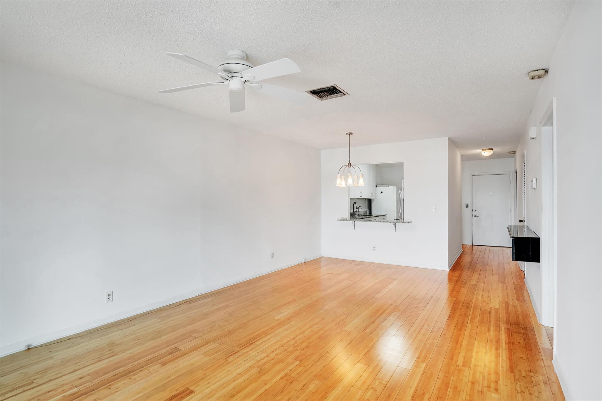 PALM GREENS AT VILLA DEL RAY CONDO I - Residential