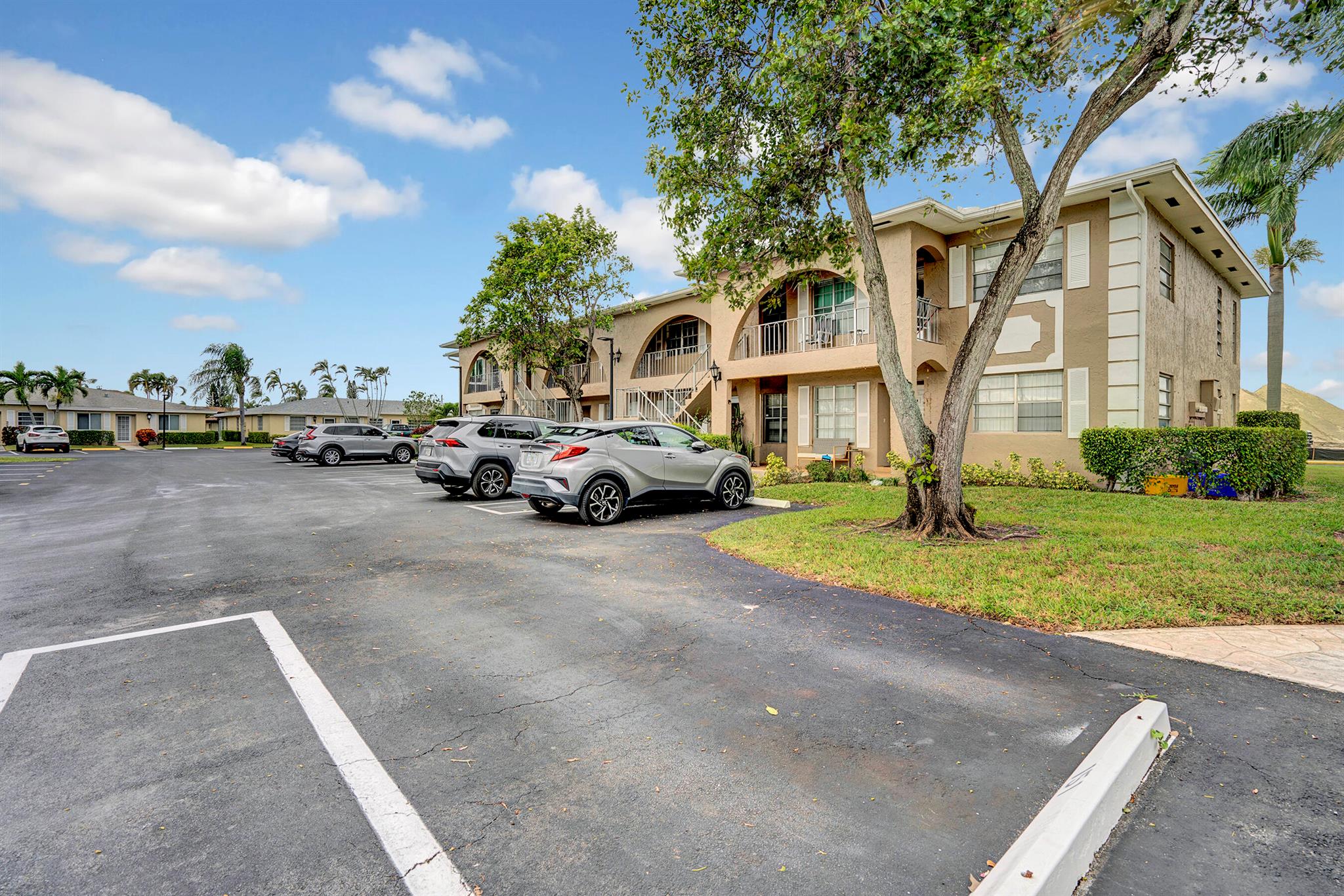 PALM GREENS AT VILLA DEL RAY CONDO I - Residential