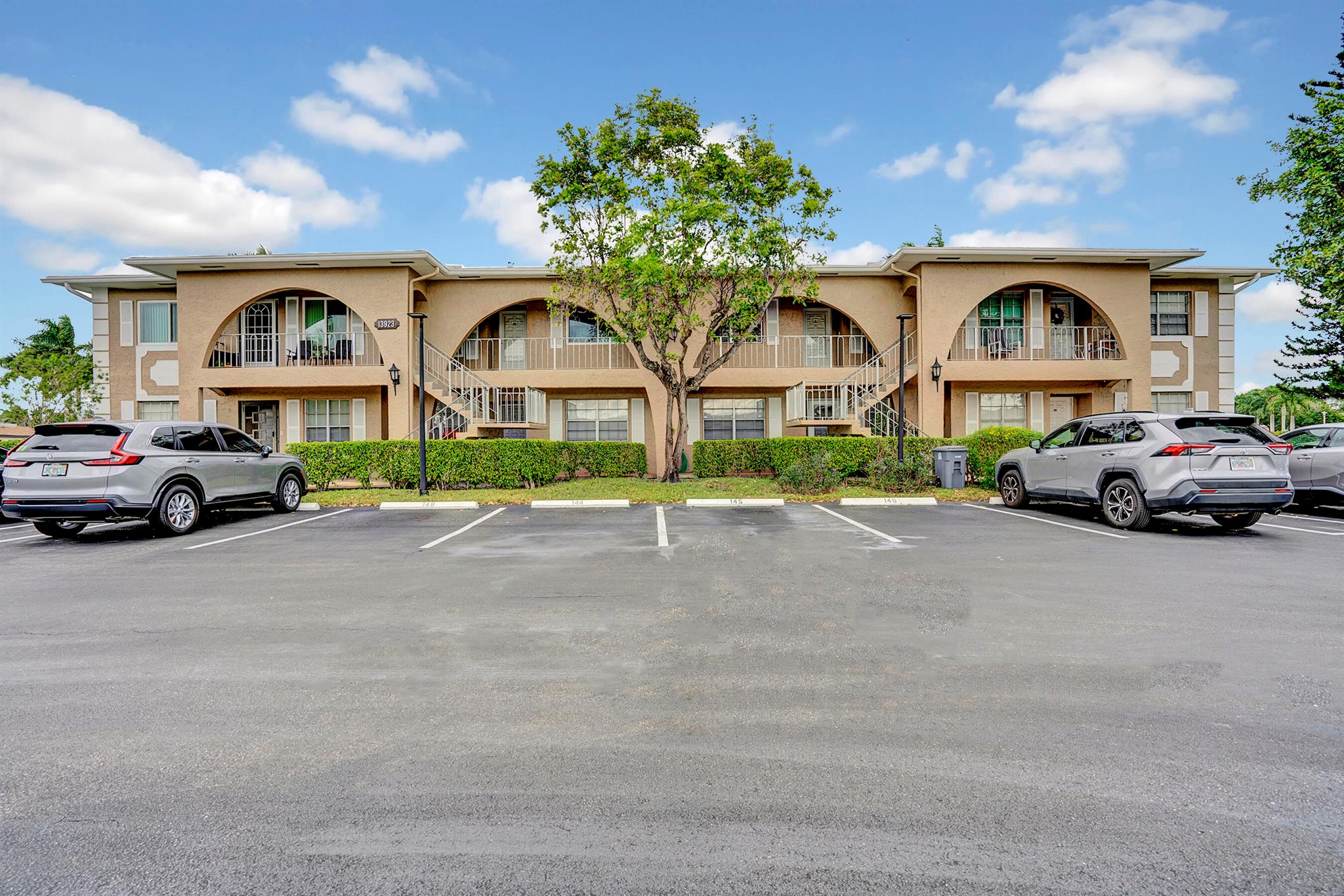 PALM GREENS AT VILLA DEL RAY CONDO I - Residential