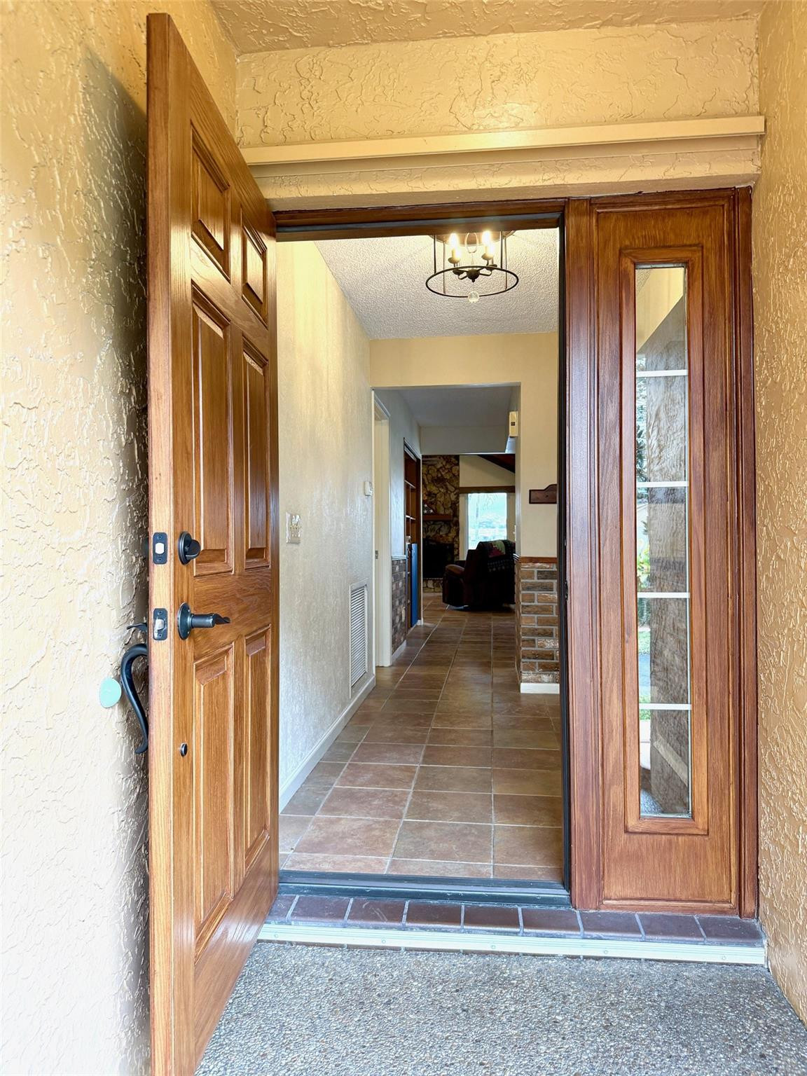 10253 SW 57th Court, Cooper City, FL, 33328/$874,000 2 10253 SW 57th Court