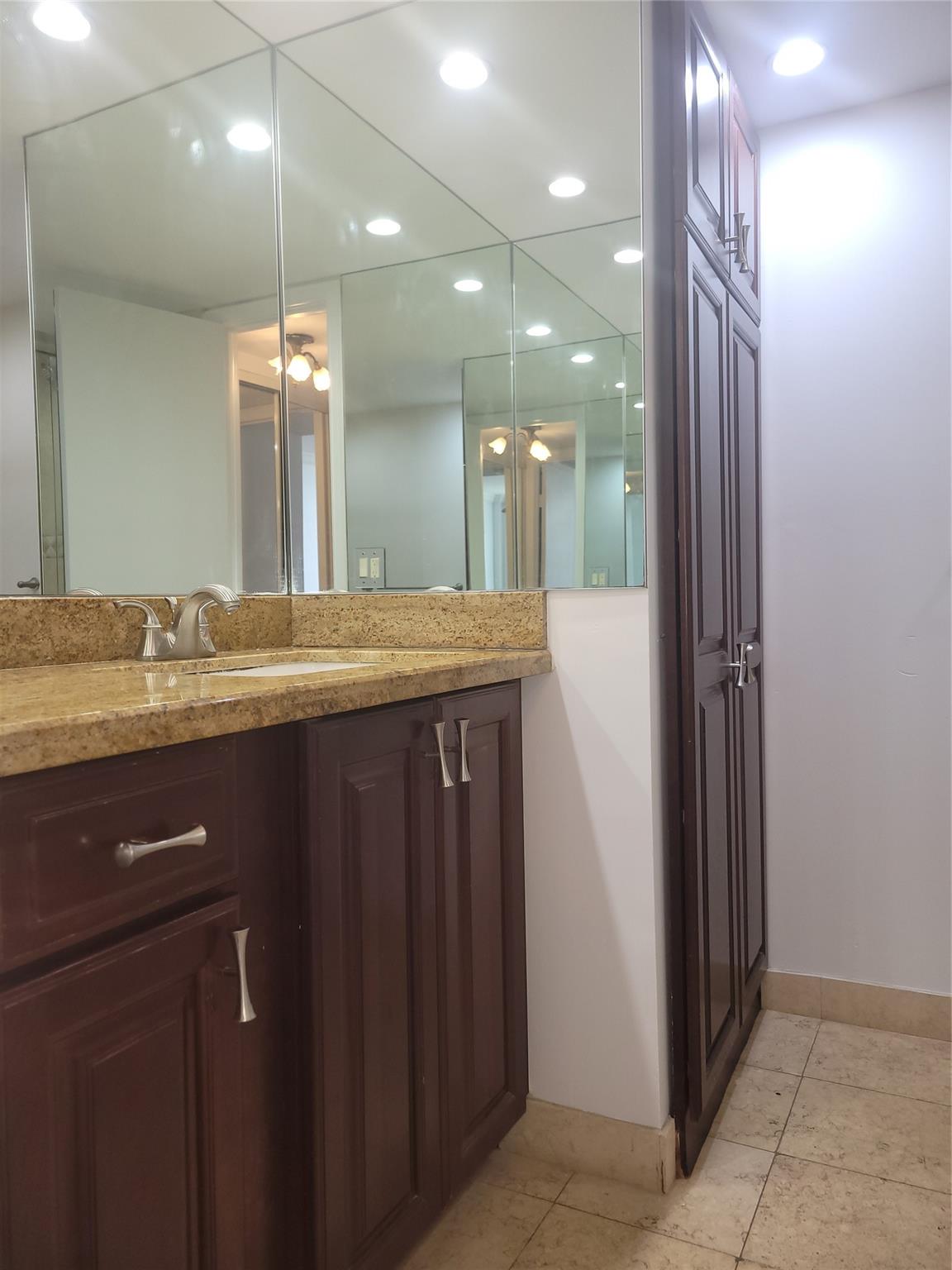 Stratford House Condo - Residential Lease