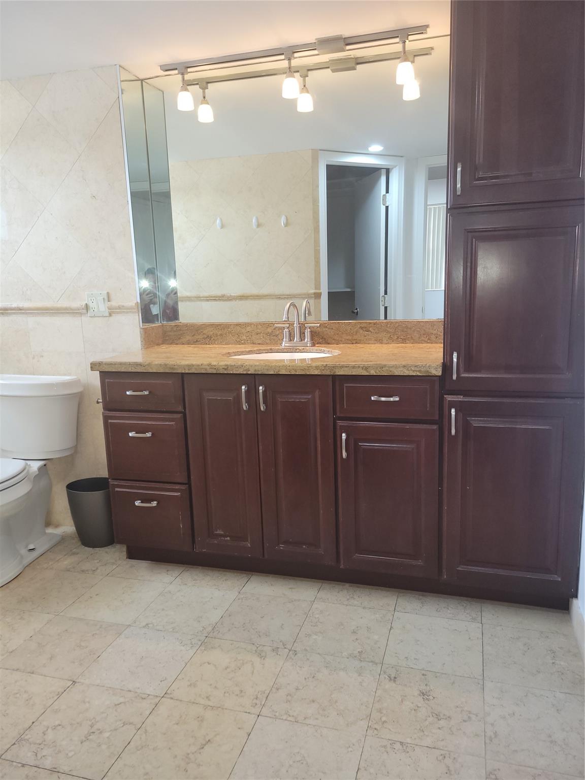 Stratford House Condo - Residential Lease