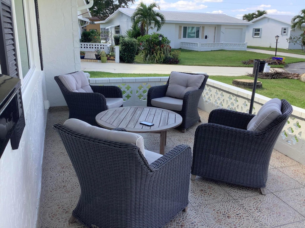 Photo of 1316 SW 20th Street, Boynton Beach, FL 33426 (MLS # R11115260)