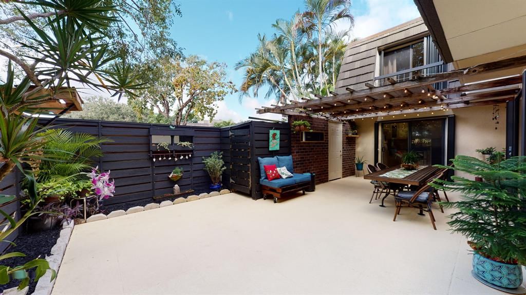 Photo of 1009 10th Terrace, Palm Beach Gardens, FL 33418 (MLS # R10755722)