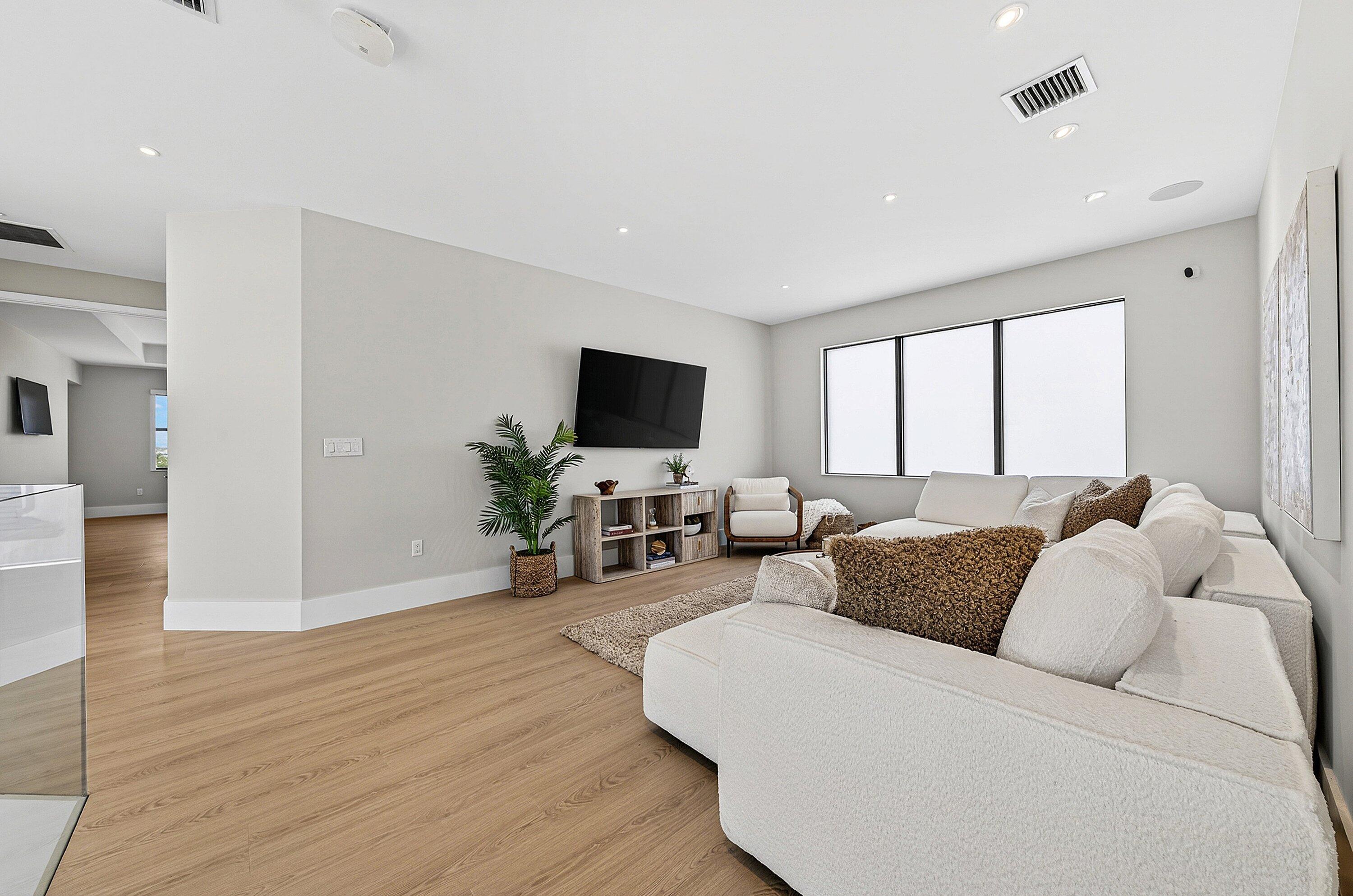 LOTUS EDGE - Residential Lease