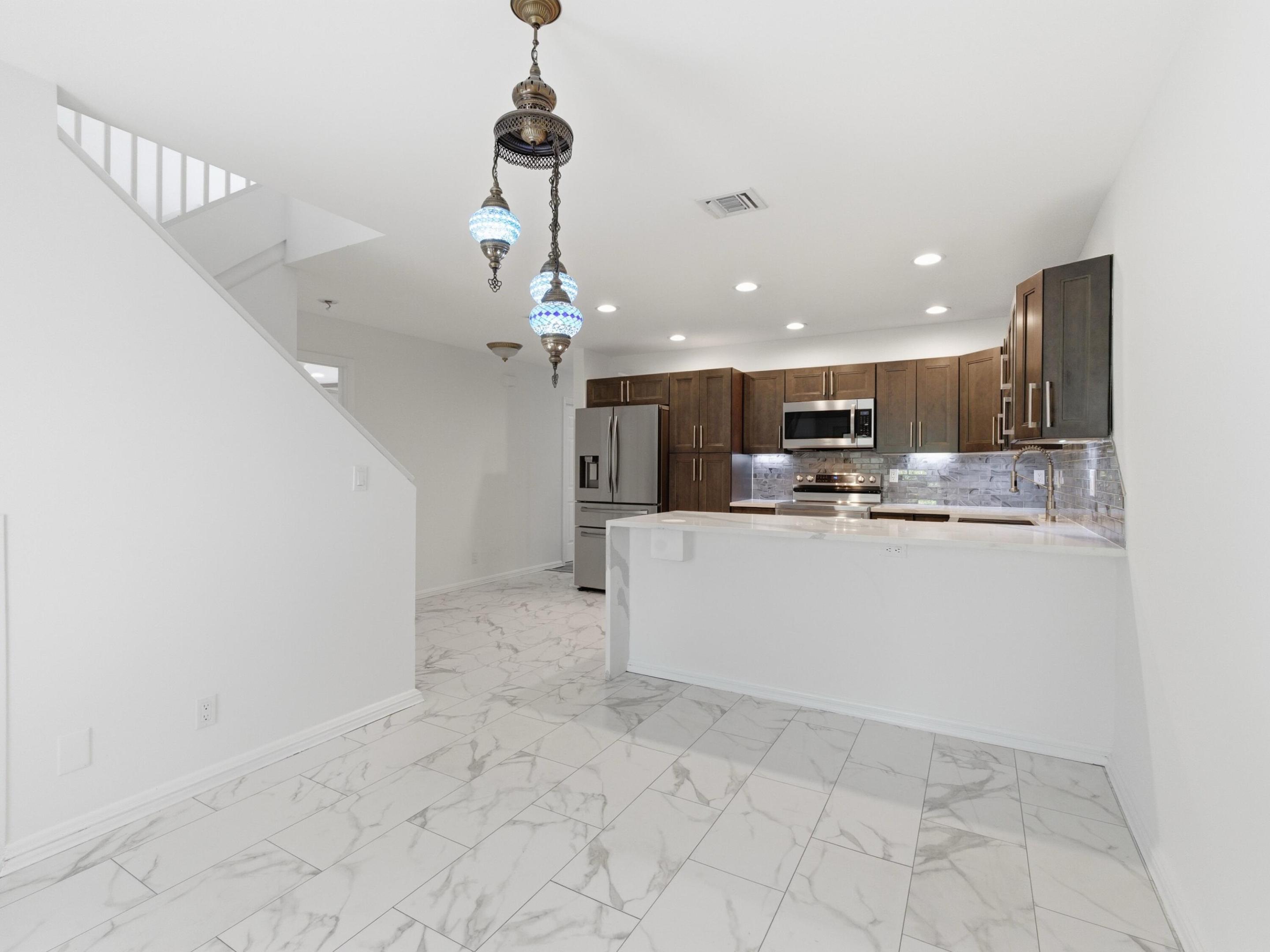 WELLINGTON DOWNS - Residential