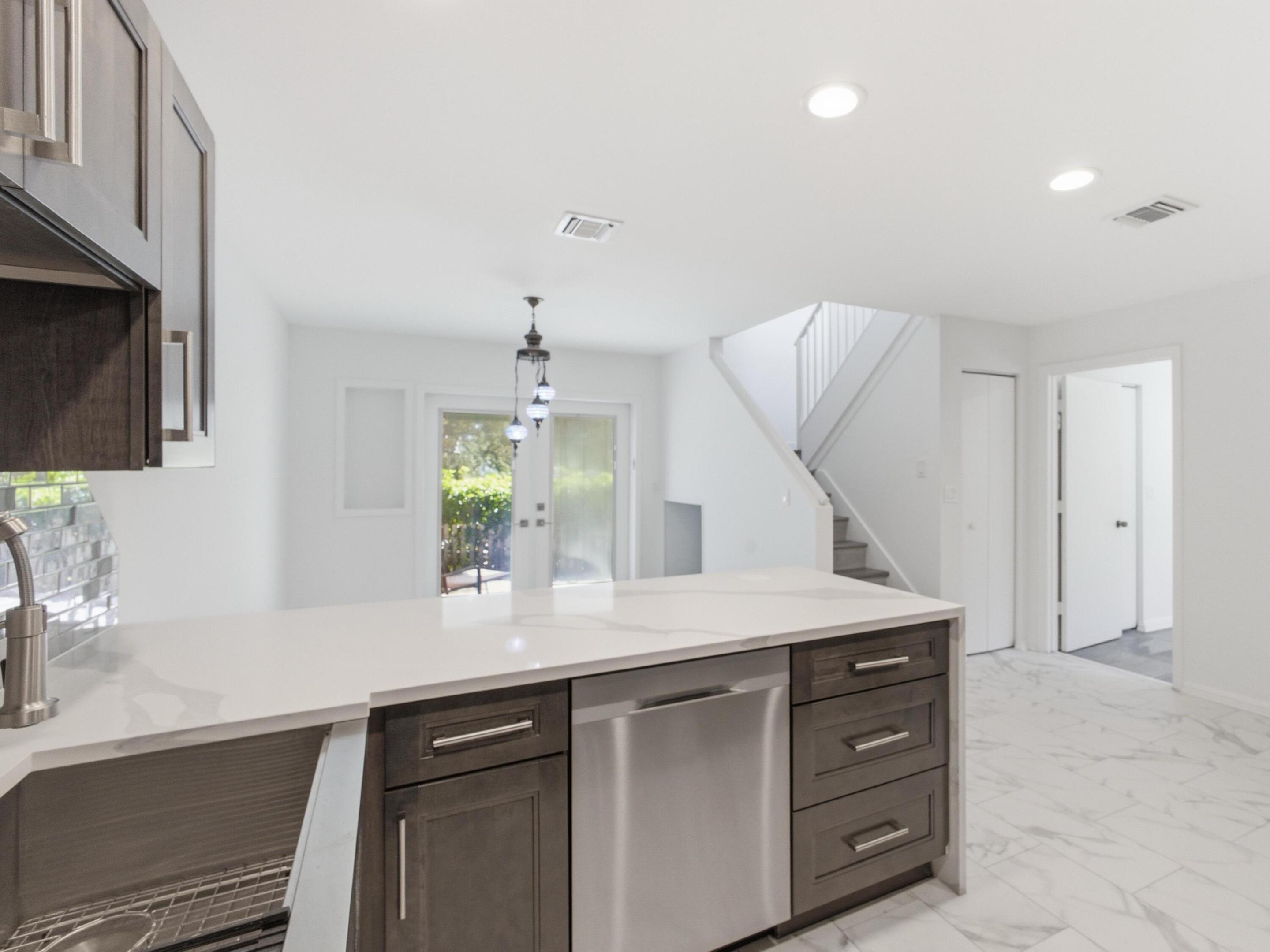 WELLINGTON DOWNS - Residential