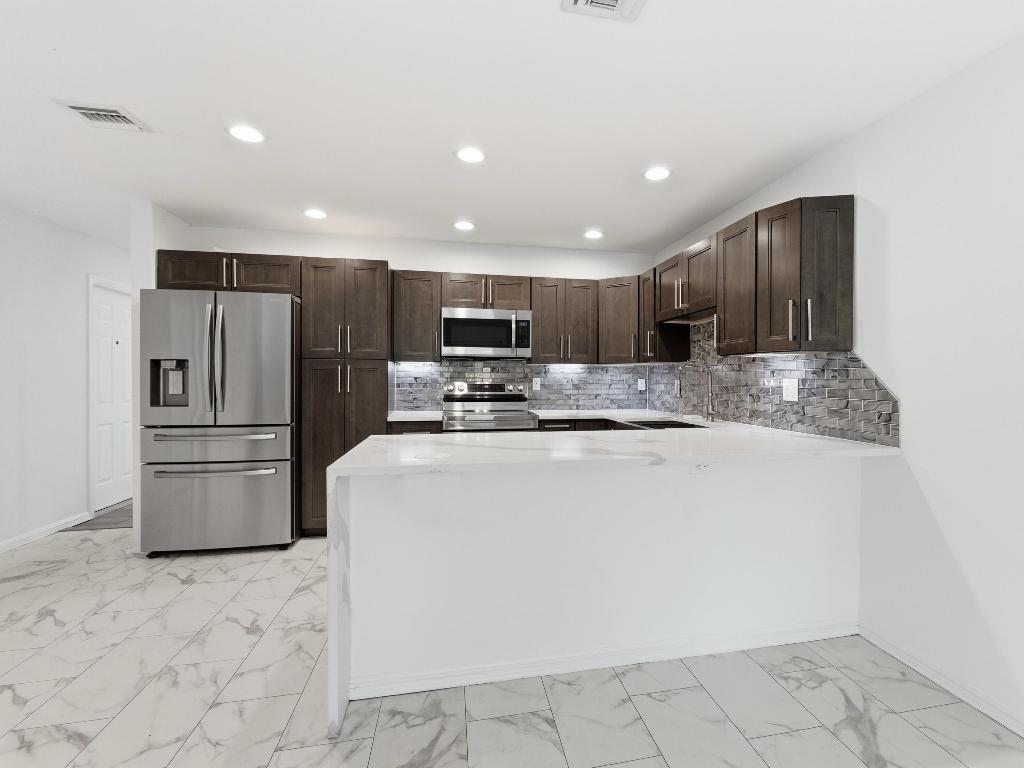 WELLINGTON DOWNS - Residential