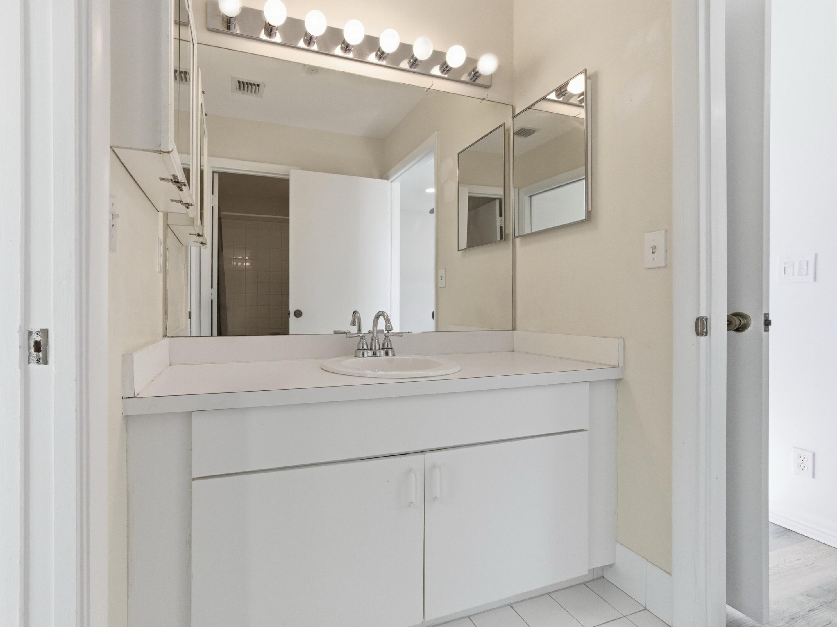 WELLINGTON DOWNS - Residential