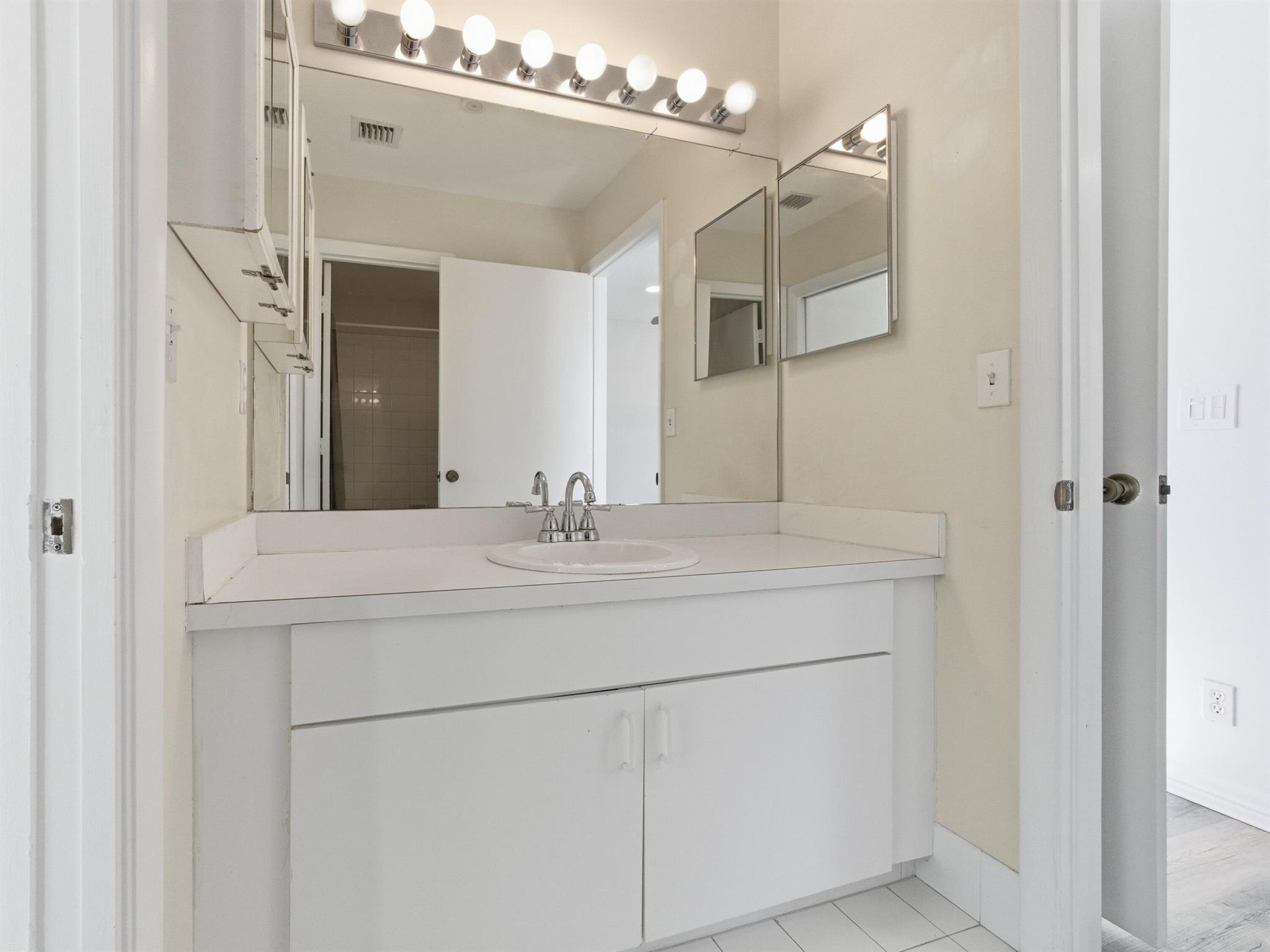 WELLINGTON DOWNS - Residential