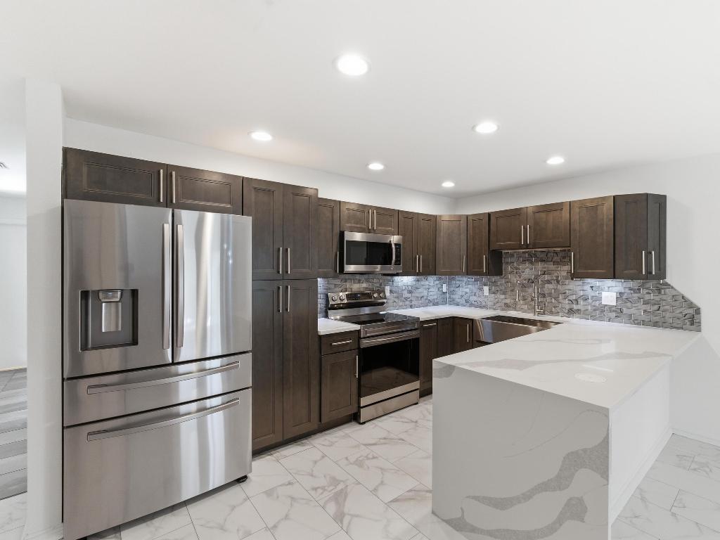 WELLINGTON DOWNS - Residential