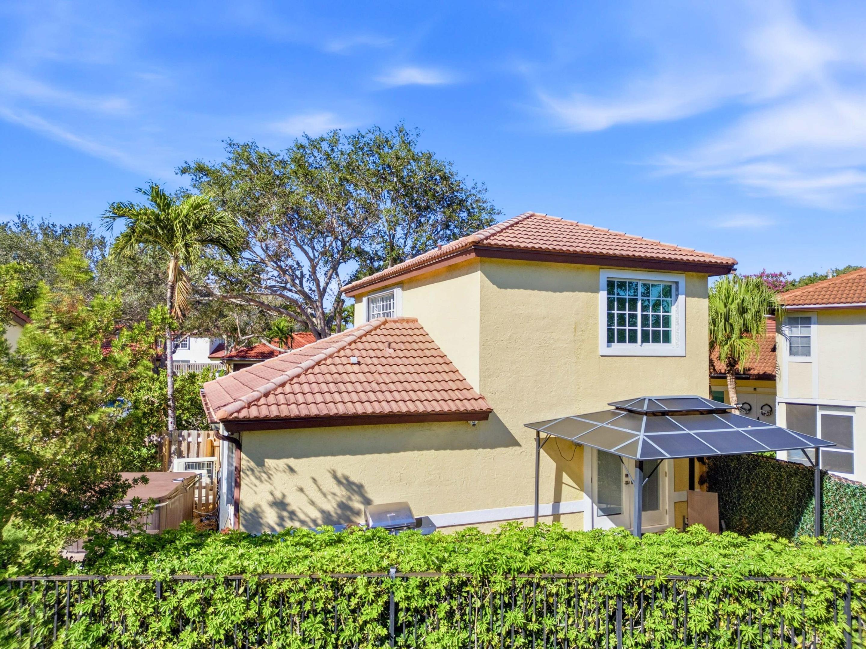 WELLINGTON DOWNS - Residential