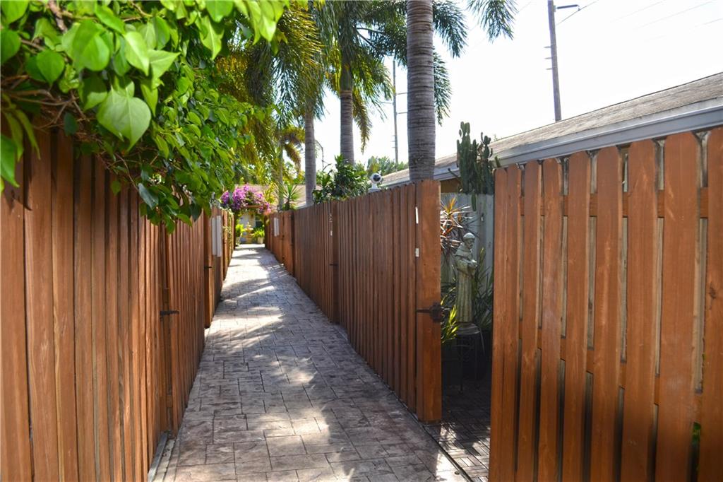 LAS BRISAS - Residential
