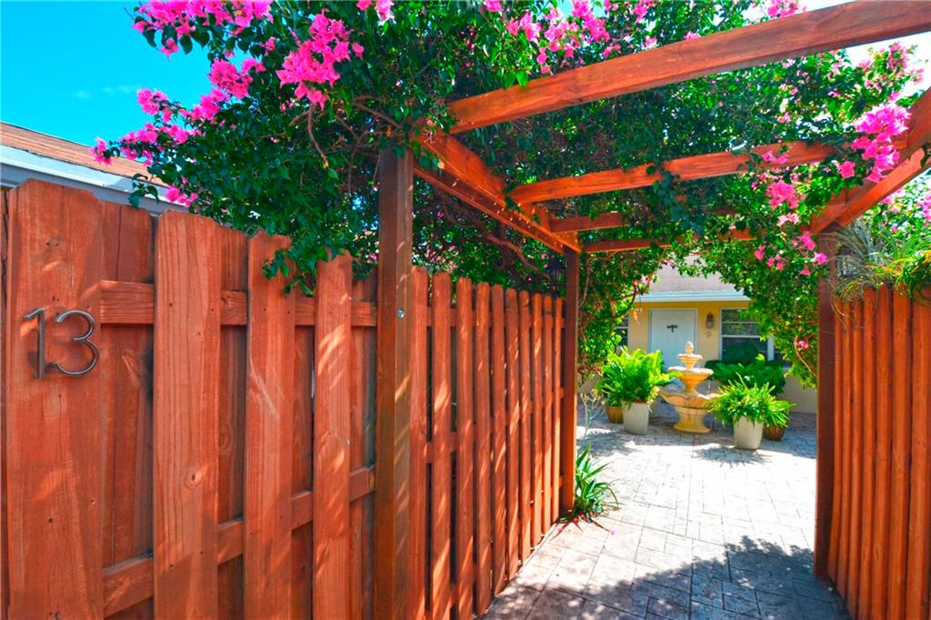 LAS BRISAS - Residential