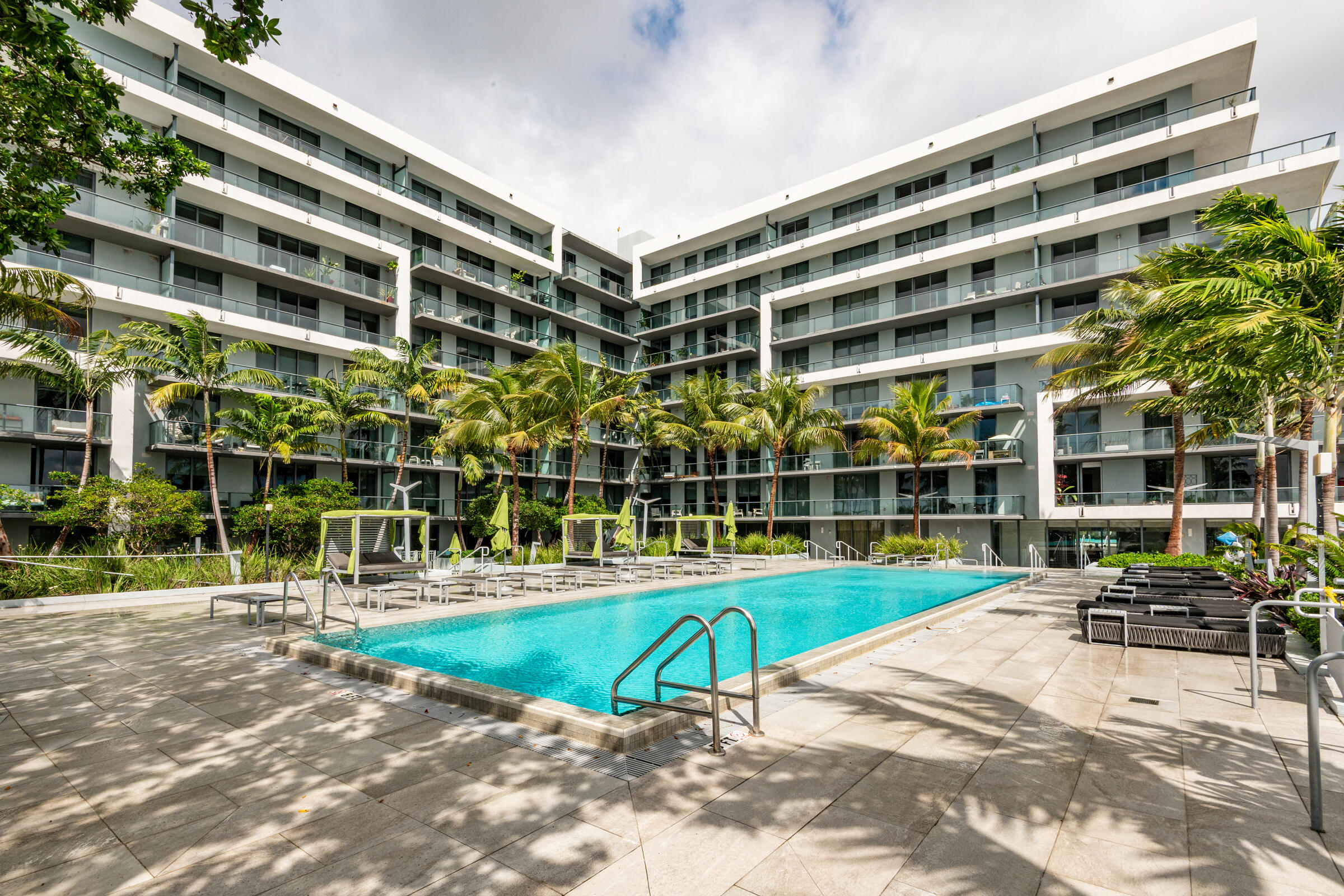 AVENTURA PARKSQUARE RESIDENCES CONDO - Residential