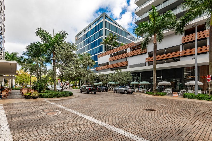 1 bed + den, 2 bath completely remodeled residence in the prestigious Aventura ParkSquare. This modern unit offers high-end finishes, a versatile den perfect for a home office or guest space, and access to a luxury building with top-tier amenities in the heart of Aventura.