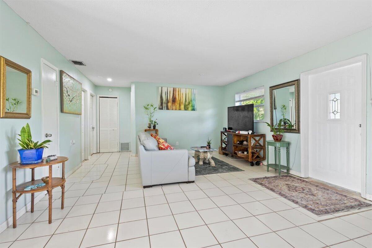 1625 SE Dixie Highway