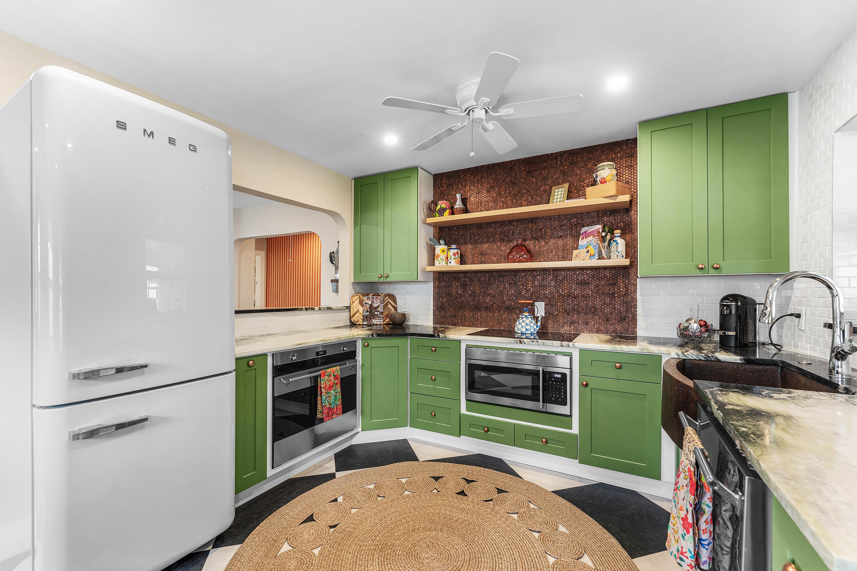 318 W Mango Street W
