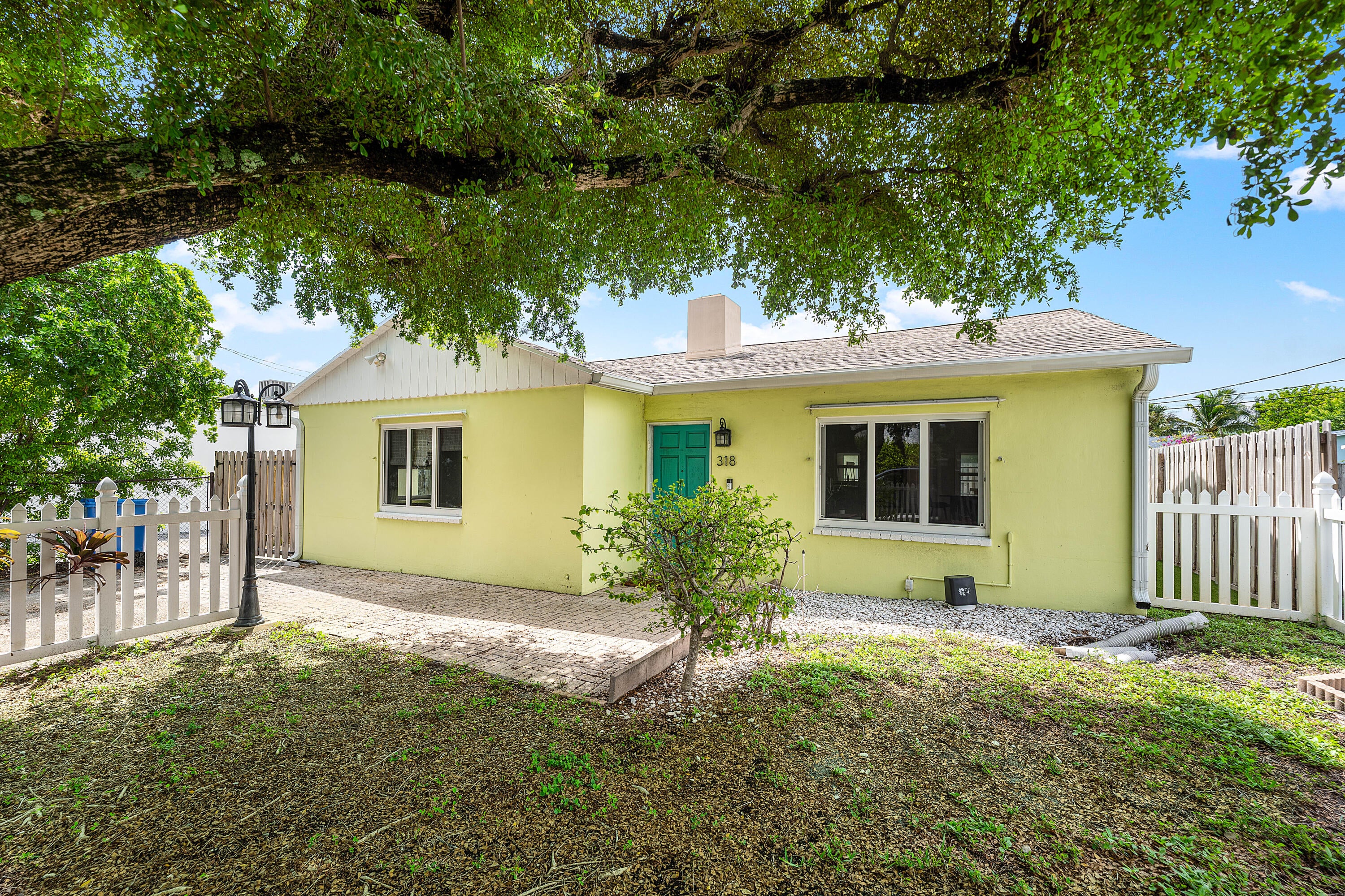 318 W Mango Street W