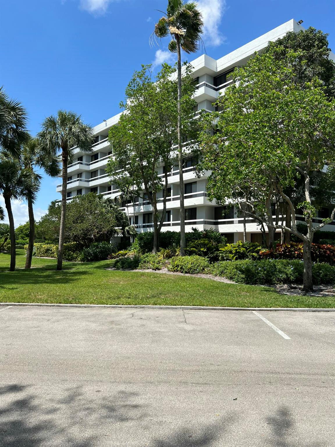 Beautifully upgraded 2BR/2BA condo in the desirable La Residence, Boca Raton. This modern unit features renovated bathrooms, an updated kitchen with stainless steel appliances, custom closet in the primary bedroom, and laundry with custom shelving. Gorgeous hardwood floors throughout. Multiple balconies with private eastern exposure. Gated atrium-style building with heated pool, gym, sauna, library, social room, bike racks, and lush gardens. Assigned parking, elevator. The building was recently renovated, including a new roof.