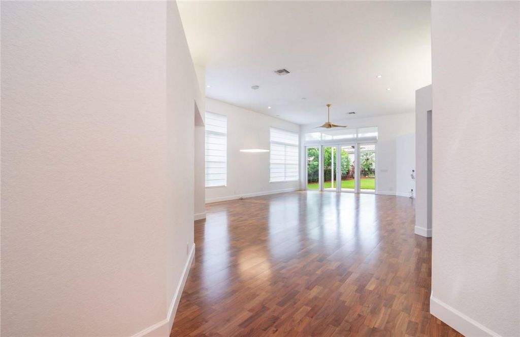 Photo of 2519 Bay Pointe Court, Weston, FL 33327 (MLS # F10519823)