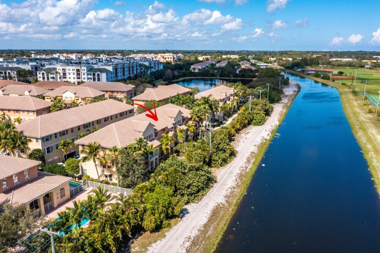 3 story townhome in Renaissance Commons in Boynton Beach. Located near shops, restaurants, LA Fitness, easy access to I95. 4 bedrooms, 3.5 baths and 2 car garage. Ready for move in with association approval. Great location, tucked away on east side of the community away from the bustle yet its all nearby when you want it!