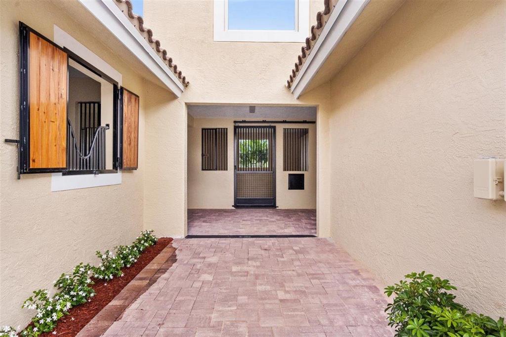 PALM BEACH POINT - Residential