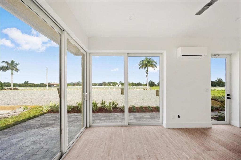 PALM BEACH POINT - Residential