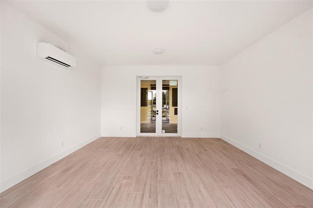 PALM BEACH POINT - Residential