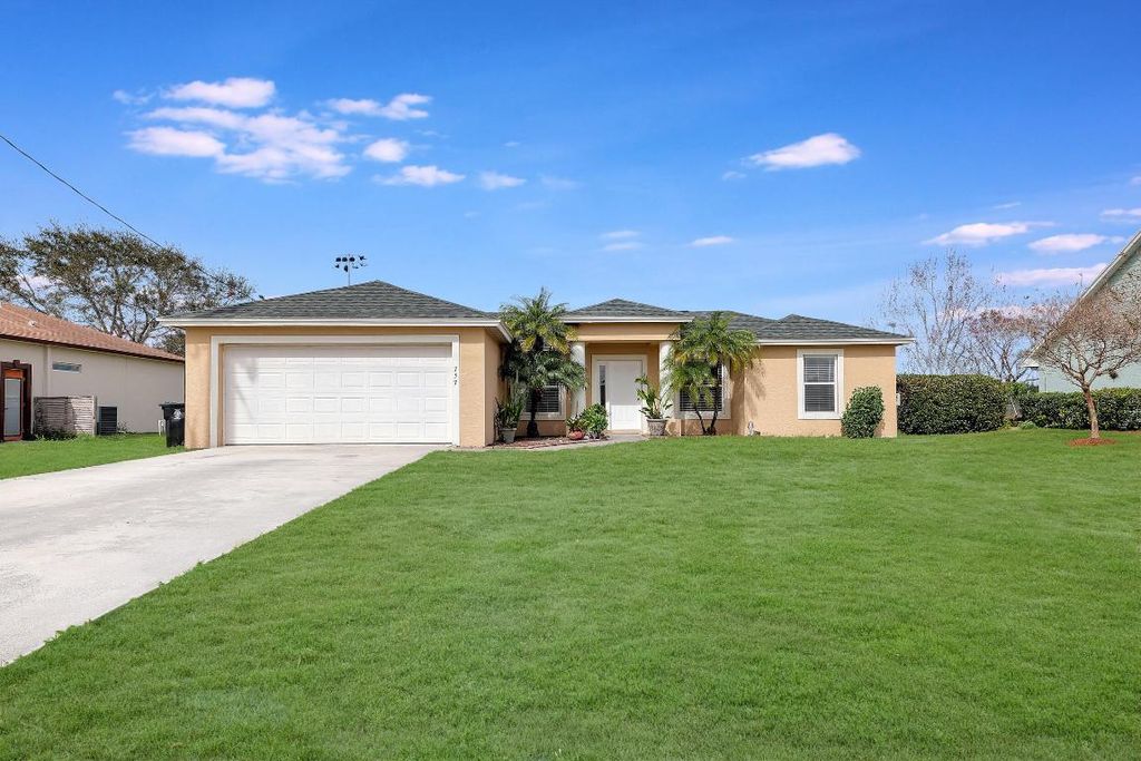 Photo of 757 SW Tulip Boulevard, Port Saint Lucie, FL 34953 (MLS # R10958617)