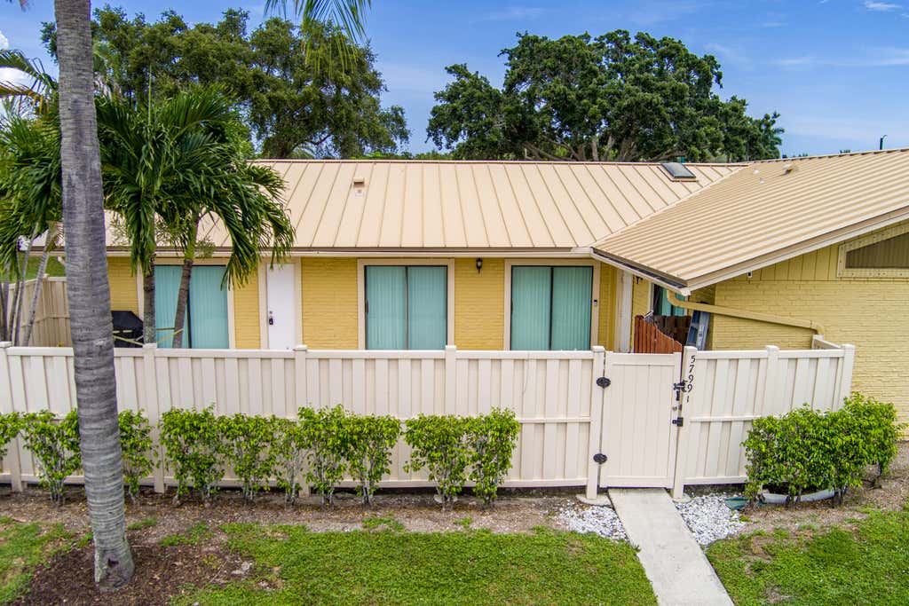 Photo of 5799 GOLDEN EAGLE Circle, Palm Beach Gardens, FL 33418 (MLS # B26068047)