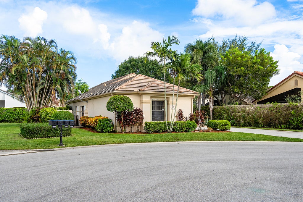 Photo of 10147 Lexington Lakes Boulevard N, Boynton Beach, FL 33436 (MLS # R11018114)