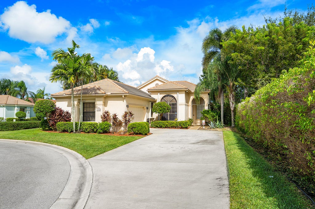 Photo of 10147 Lexington Lakes Boulevard N, Boynton Beach, FL 33436 (MLS # R11018114)
