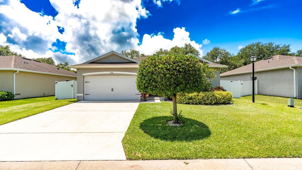 Photo of 5344 Oakland Lake Circle, Fort Pierce, FL 34951 (MLS # R11109252)