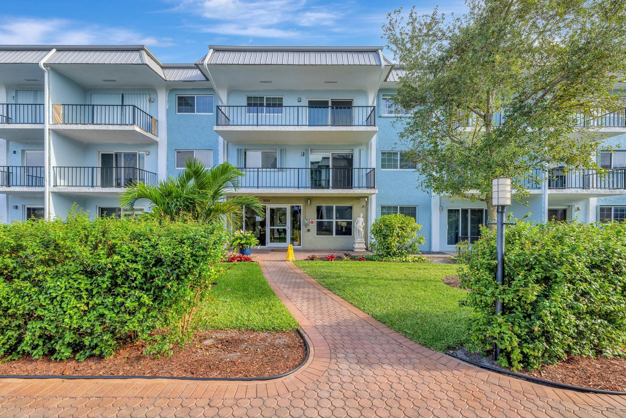 3004 NE 5th Terrace 208-C