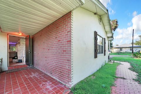 A home in Okeechobee