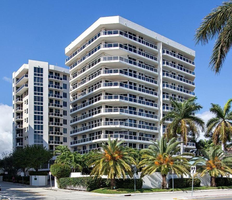 Beautiful studio condo with built in cabinets, bed frame, drawers and closets. Intracoastal view from balcony, 24 hour doorman, 2 heated pools, gym and club room. Outside grills and cabana area. Excellent location!! Elegant lobby and 24 hour doorman service. Marble floors through out the main entrance and only 4 units per floor. Wood floors inside the condo with built in cabinets and desk area.