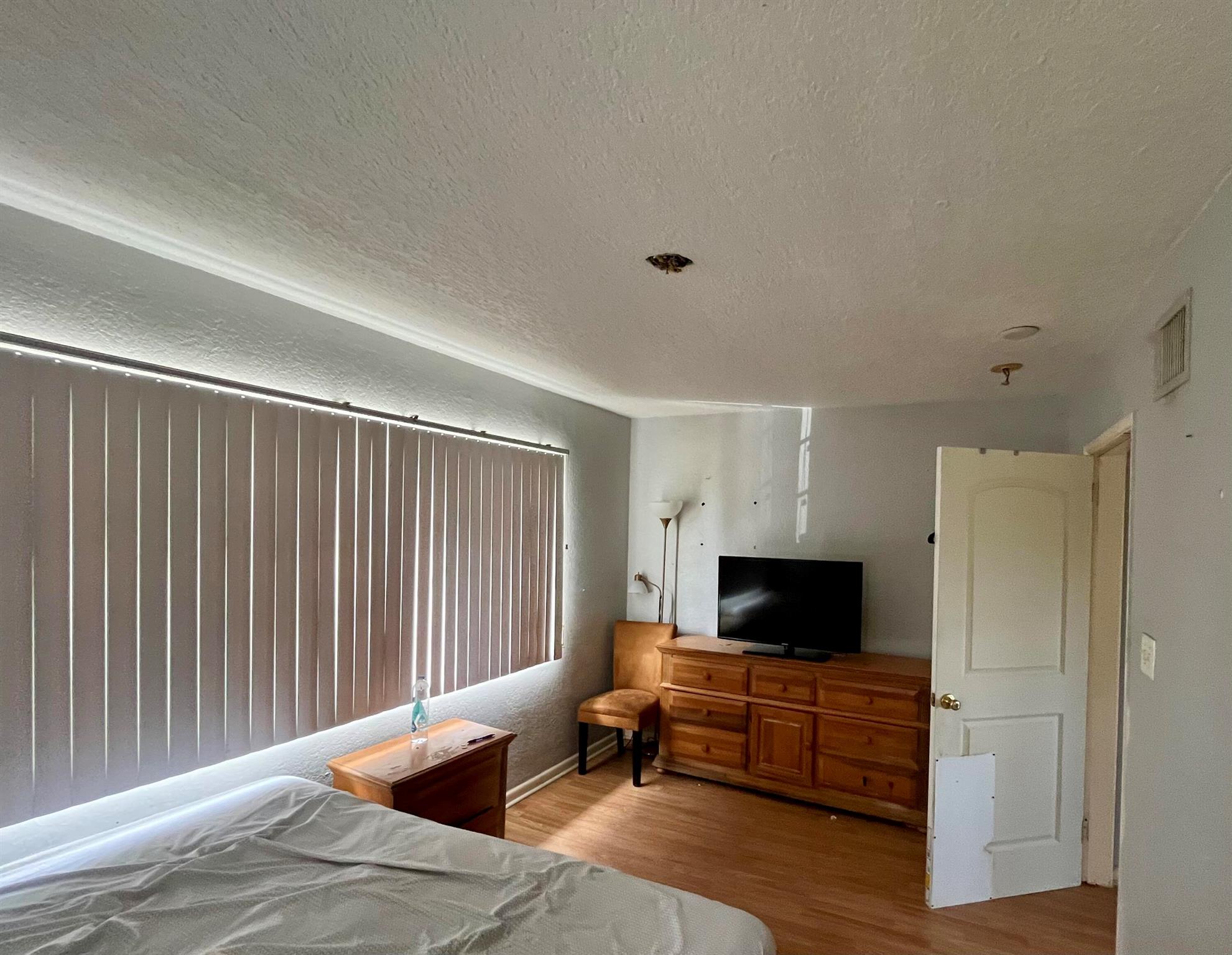 LAKE OSBORNE ESTS IN - Residential