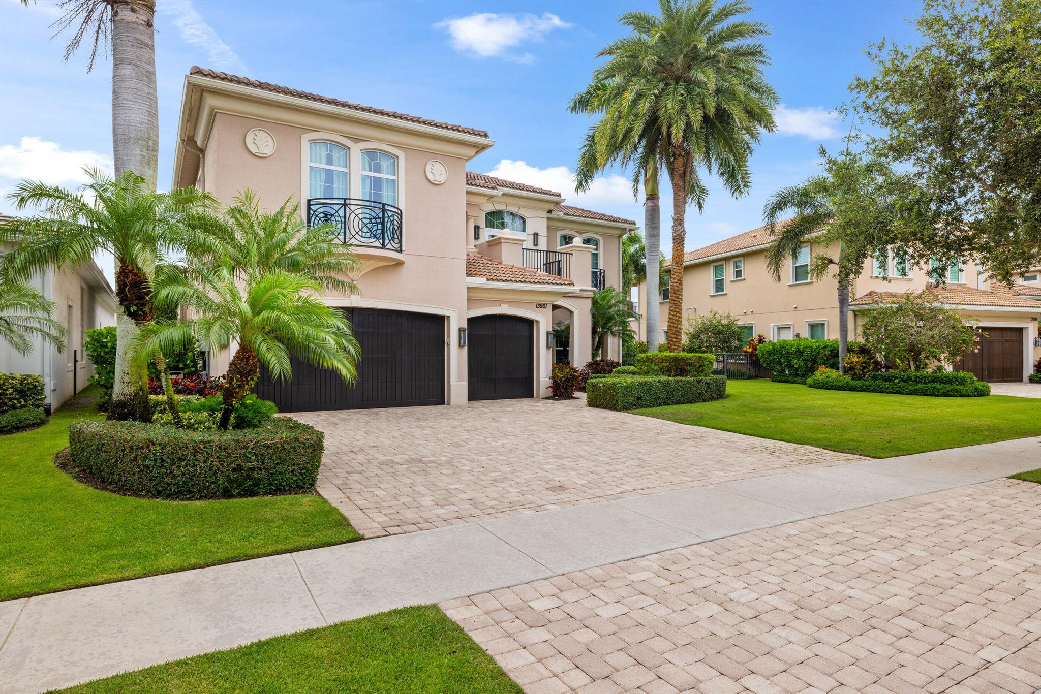 13901 Willow Cay Drive, North Palm Beach, FL, 33408/$5,950,000 1 13901 Willow Cay Drive