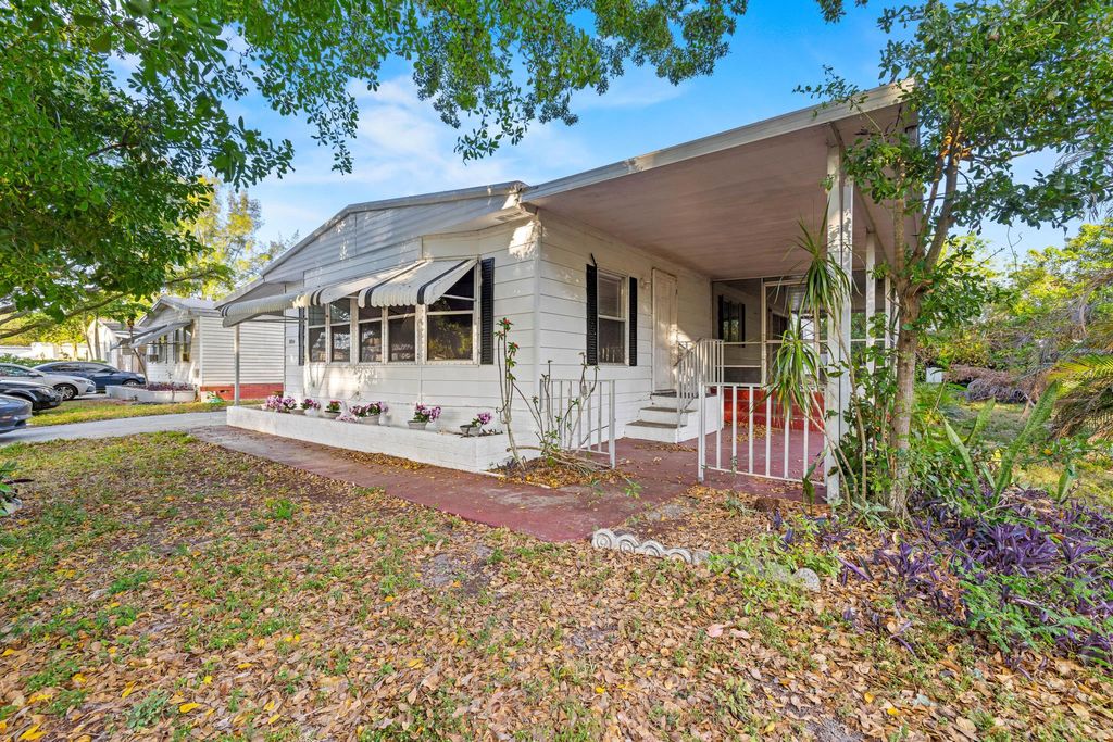 Photo of 11854 Cove Place, Boca Raton, FL 33428 (MLS # R11047942)