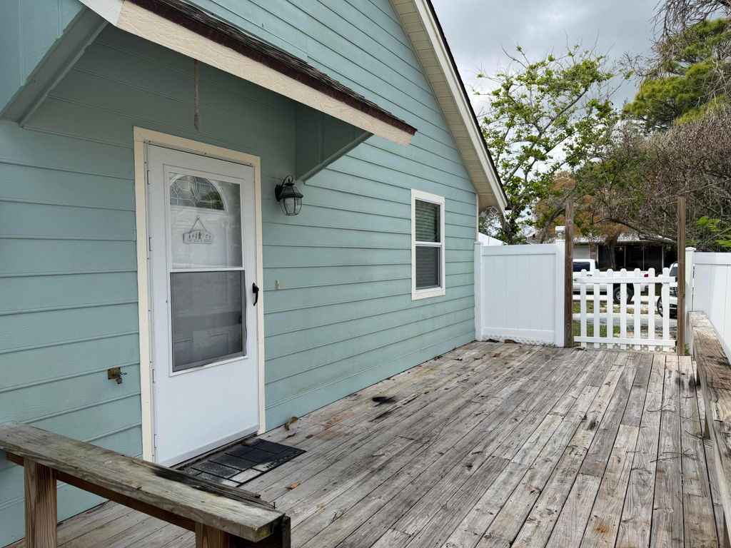 Photo of 1416 SW 22nd Ave Avenue SW, Vero Beach, FL 32962 (MLS # B26007053)