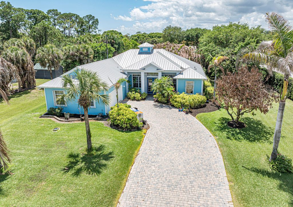 Photo of 1155 SW 18th St Street SW, Vero Beach, FL 32962 (MLS # B26028403)
