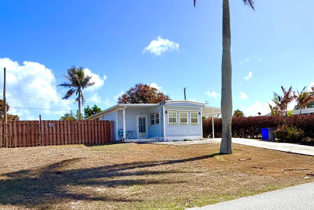 Photo of 8457 SE Swan Avenue, Hobe Sound, FL 33455 (MLS # B26002244)