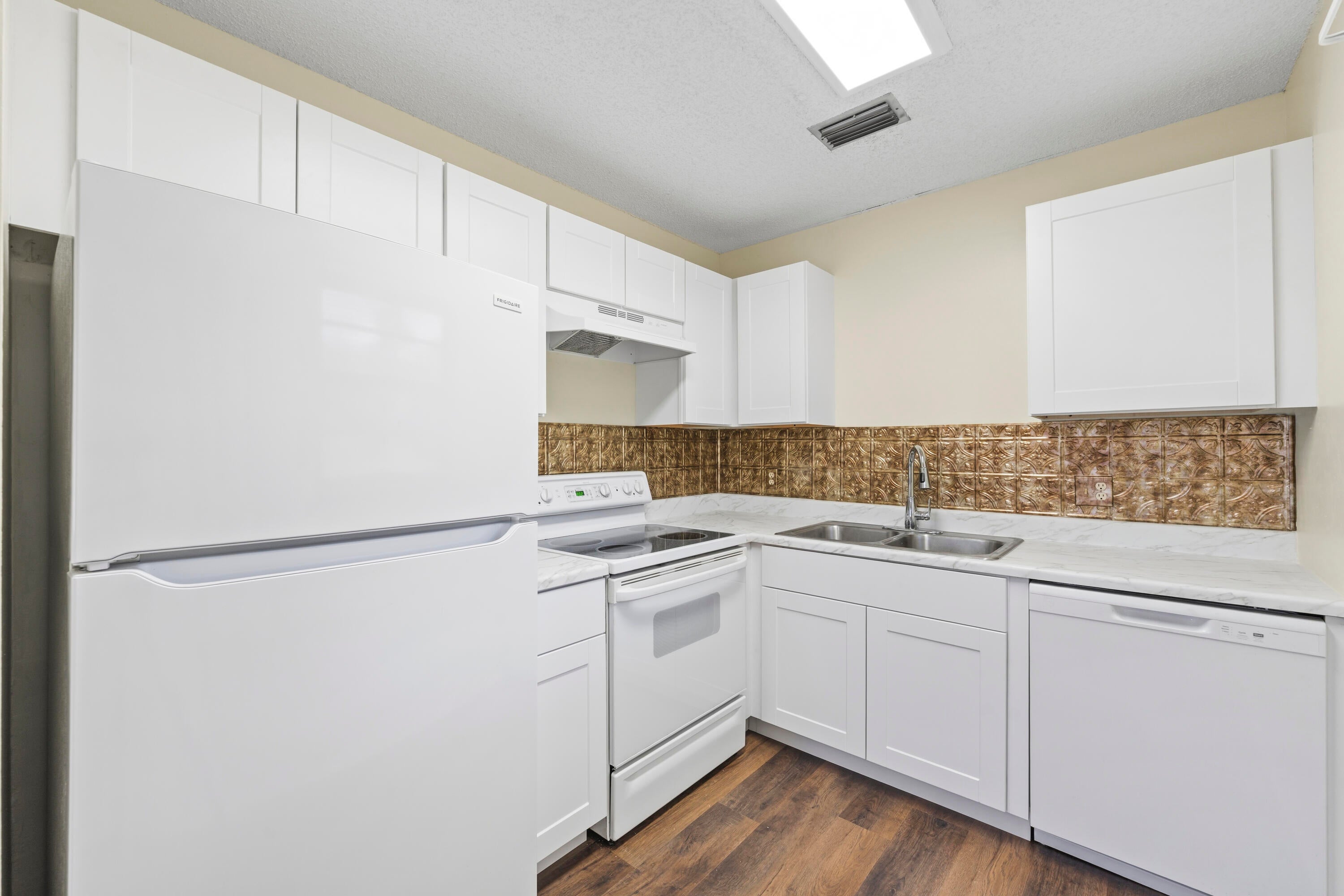 1 LAKE VISTA Trail 205