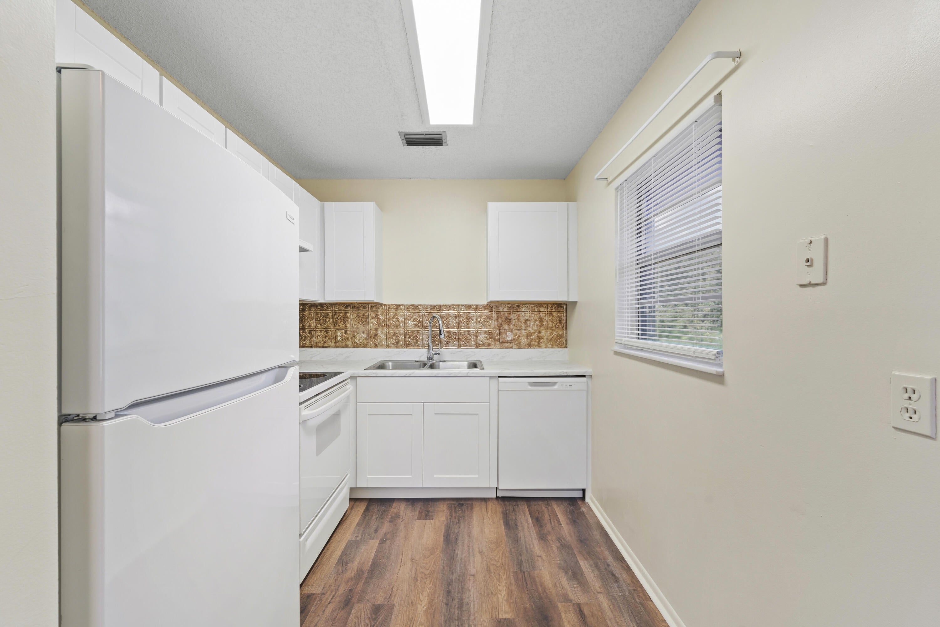 1 LAKE VISTA Trail 205