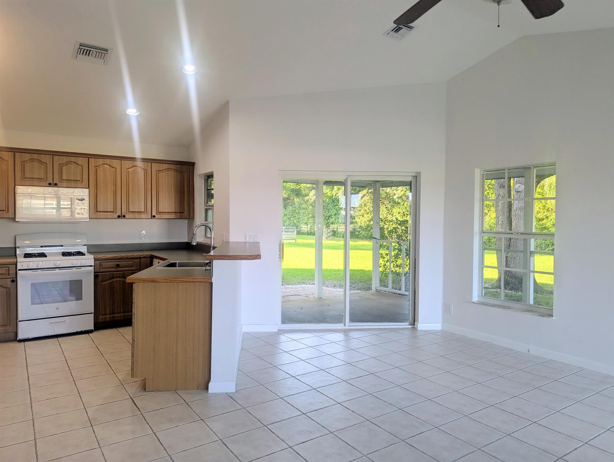 PALM BEACH LITTLE RANCHES - Residential Lease