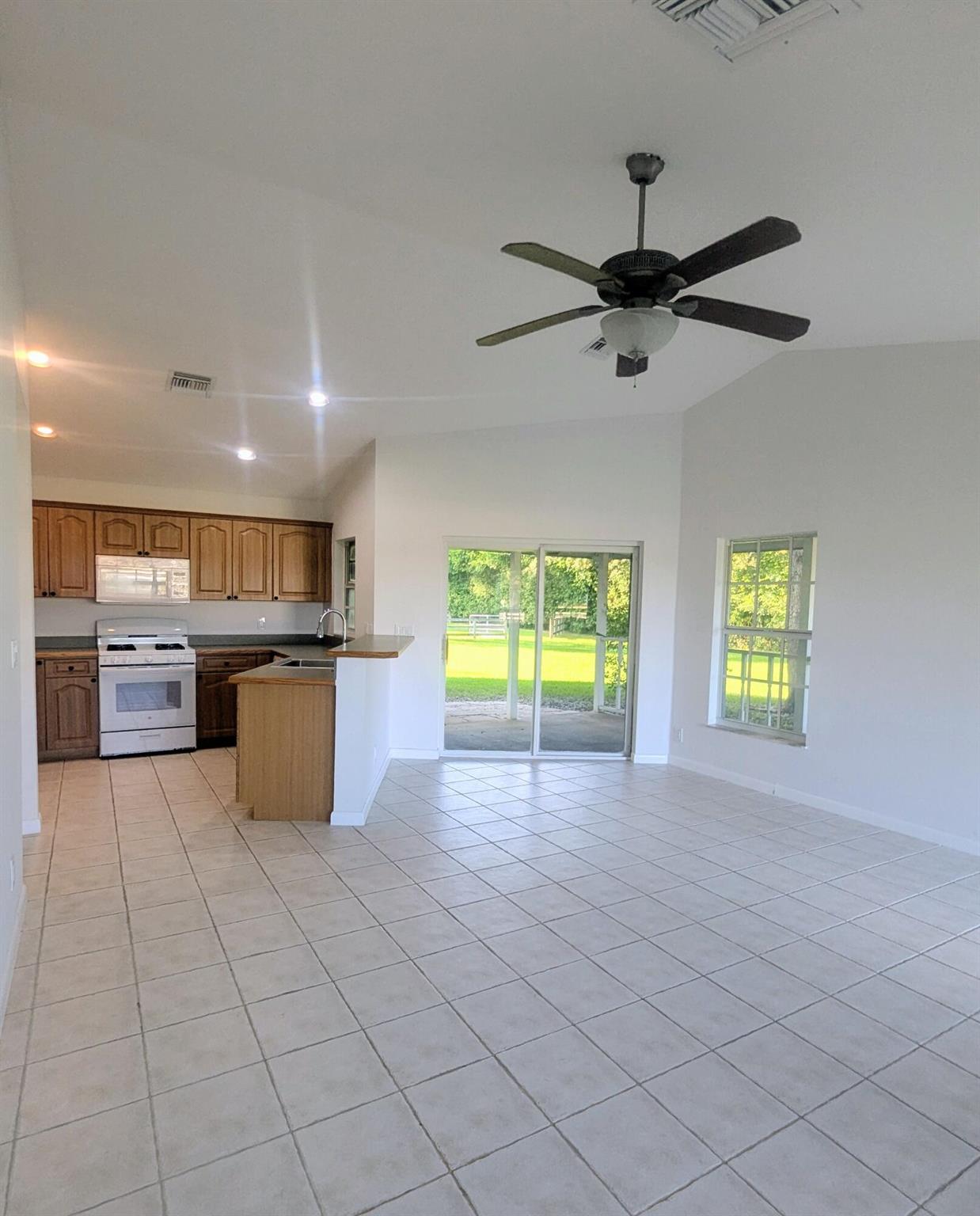 PALM BEACH LITTLE RANCHES - Residential Lease