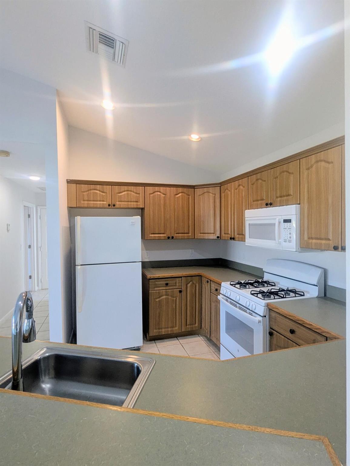 PALM BEACH LITTLE RANCHES - Residential Lease