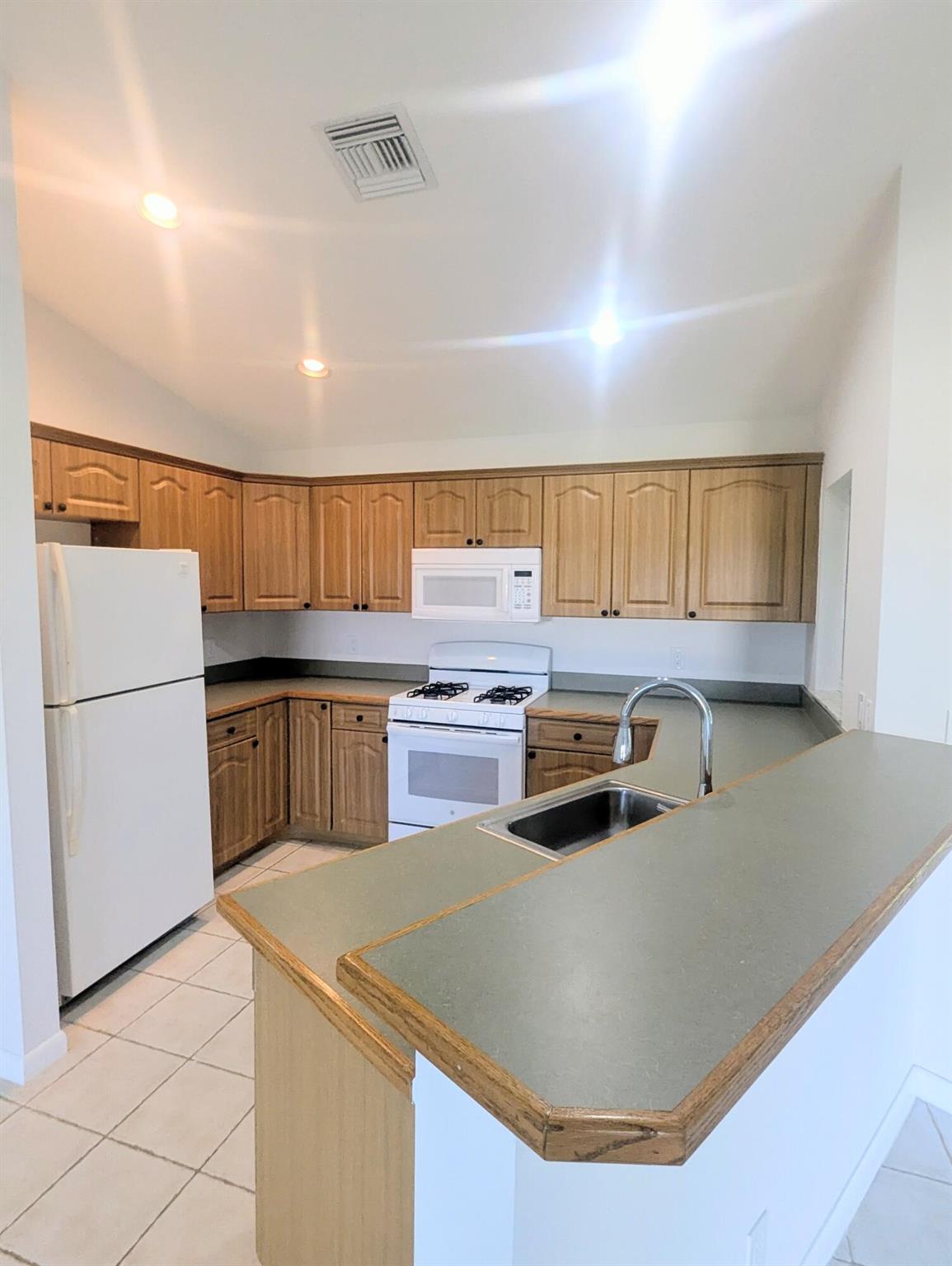 PALM BEACH LITTLE RANCHES - Residential Lease